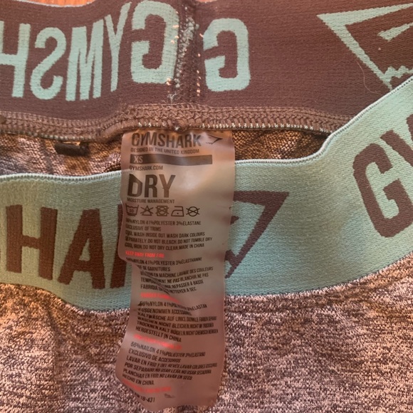 XS Gymshark pants, Capri length. Only worn a few times. No longer fit into them. - Picture 3 of 3